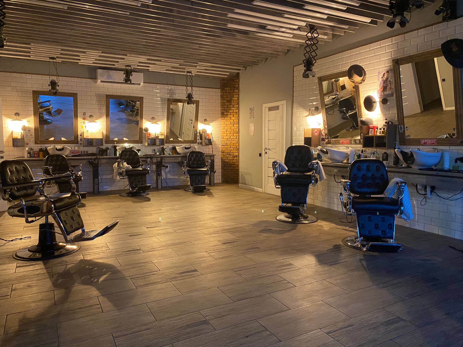 Interior de Black & White Barber Club
