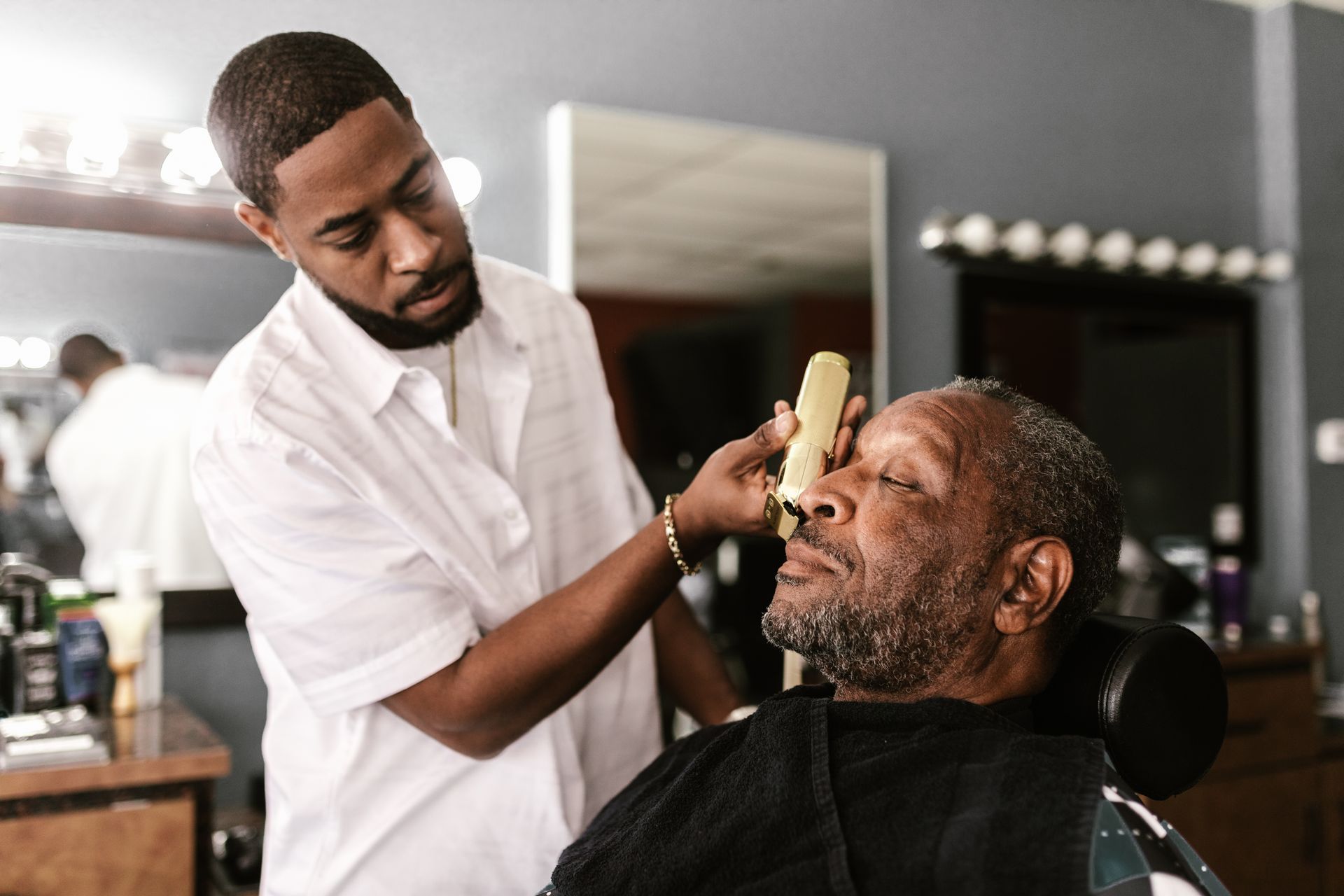 Barbero de Black & White Barber Club