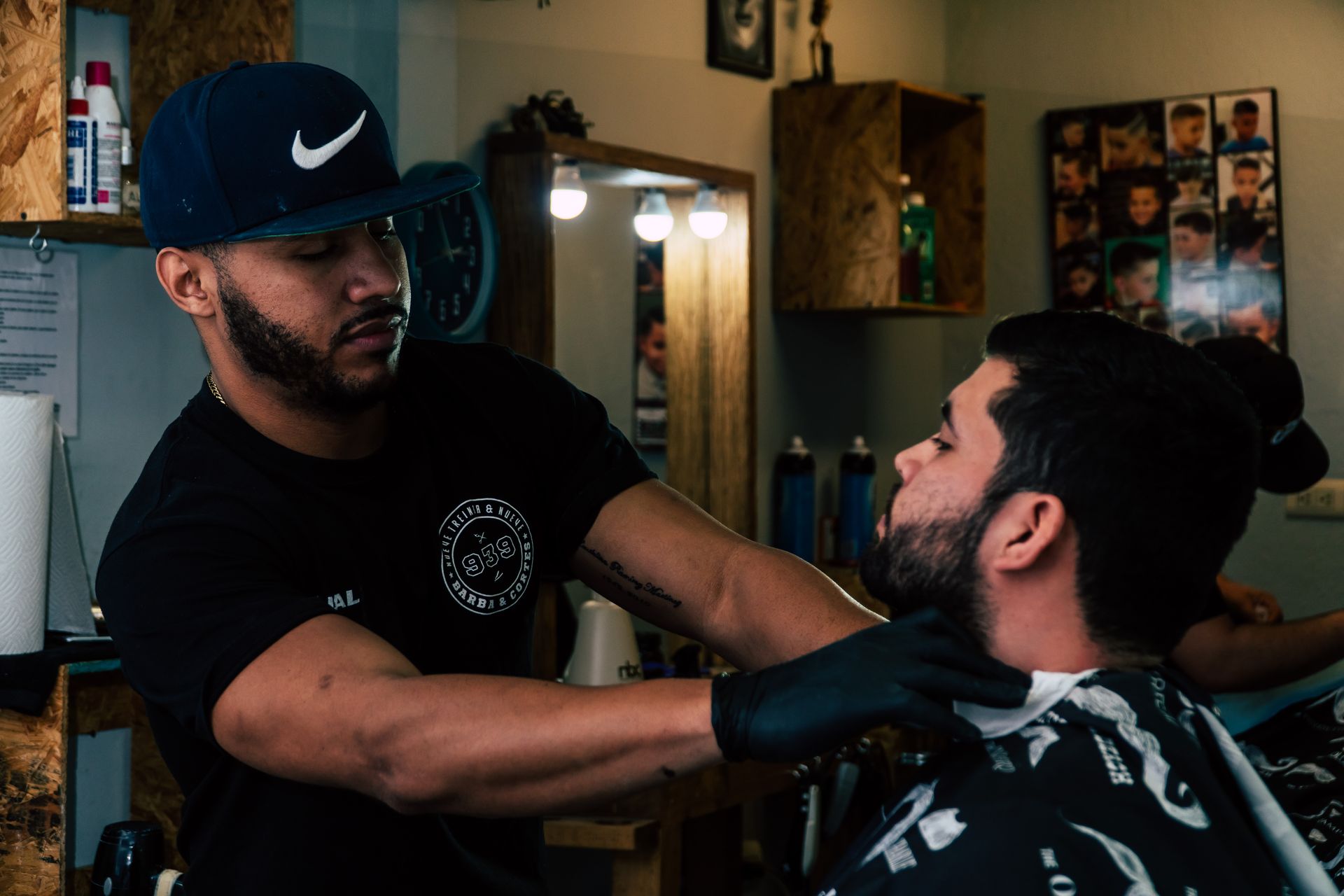 Barbero de Black & White Barber Club
