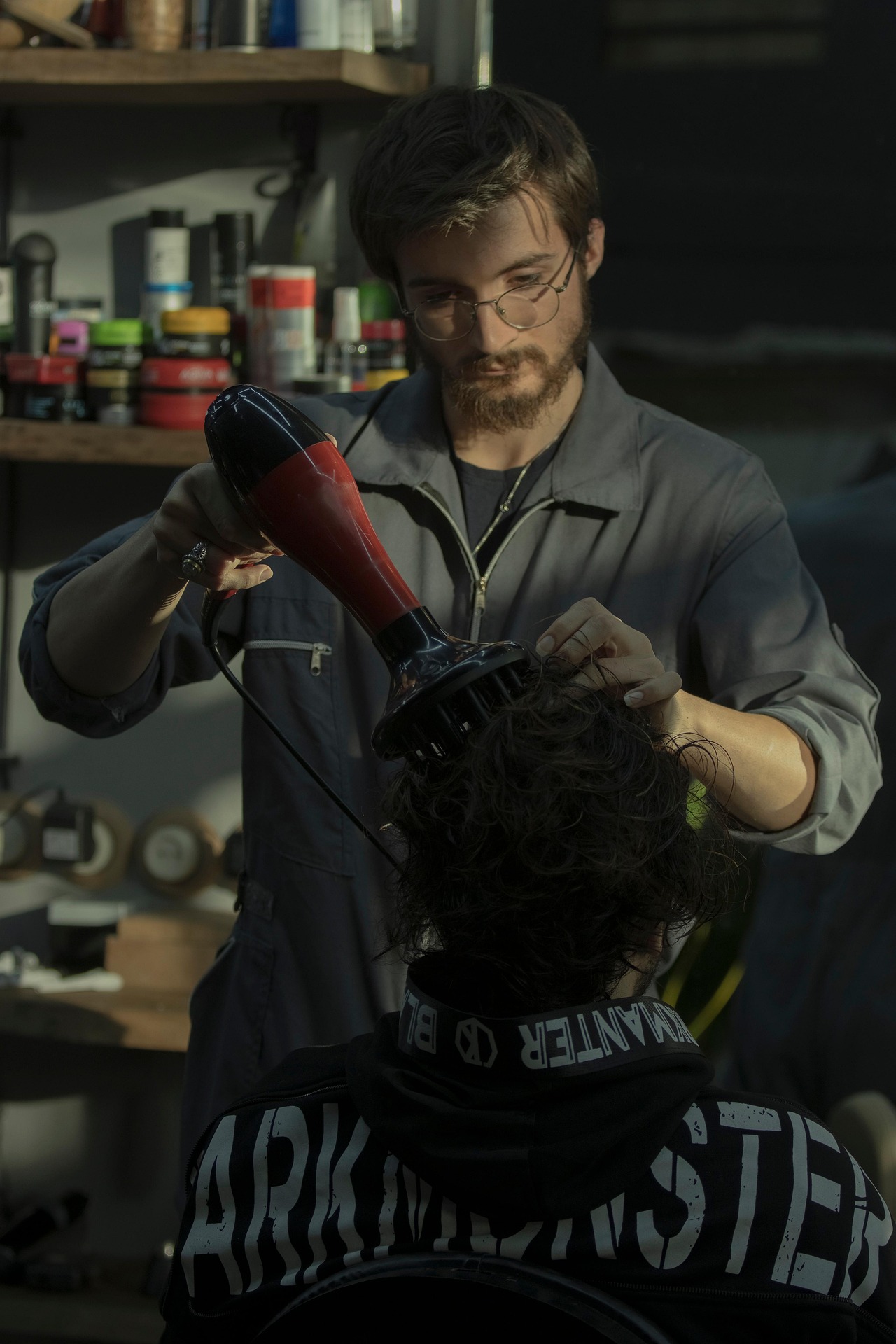 Barbero de Black & White Barber Club